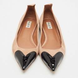 Pre Owned حذاء باليرينا فلات علايا لون بيج/أسود جلد لامع وسويدي مقاس 38