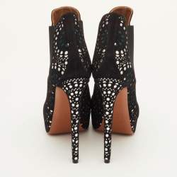 مملوكة مسبقًا حذاء بوت للكاحل علايا سويدي بلون أسود/فضي بنمط الليزر مقاس 40 مع نعل سميك