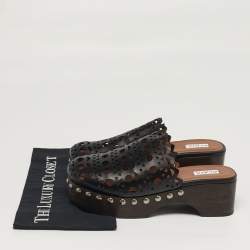 مملوكة مسبقًا Alaia Size 40 Black Leather Laser Cut Platform Clogs