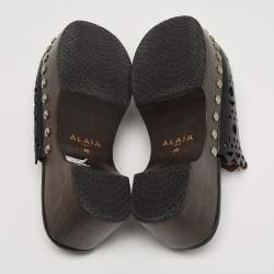 مملوكة مسبقًا Alaia Size 40 Black Leather Laser Cut Platform Clogs