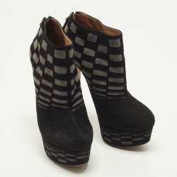 Pre Owned حذاء بوت للكاحل علايا سويدي بلون أسود/فضي بنمط الليزر مقاس 40 مع نعل سميك