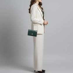 مملوكة مسبقًا حقيبة كلتش ألكسندر ماكوين جلد محفور بنقشة التمساح خضراء جمجمه سلسلة