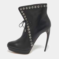 Pre Owned Alexander McQueen Black Leather Eyelet Horn Heel Ankle Length Boots Size 40.5