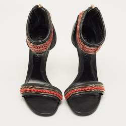 مملوكة مسبقًا صندل أليكساندر ماكوين بسحاب جلد أسود مع سيور للكاحل مقاس 38