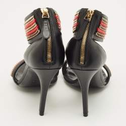 مملوكة مسبقًا صندل أليكساندر ماكوين بسحاب جلد أسود مع سيور للكاحل مقاس 38