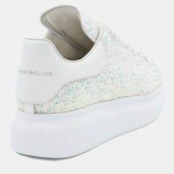 مملوكة مسبقًا Alexander McQueen Oversixed Sneaker in Glitter Silver Size 38.5