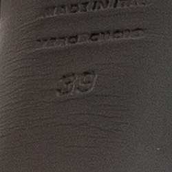 مملوكة مسبقًا صندل أليكساندر ماكوين فرنش غلوس جلد أسود نعل سميك سيور مقاس 39