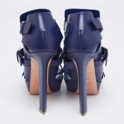 مملوكة مسبقًا صندل أليسكاندر ماكوين جلد أزرق كحلي مزخرف ترصيع مزين إبزيم نعل سميك مقاس 40