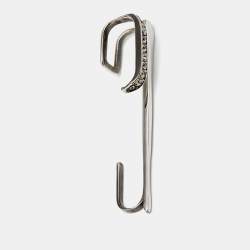 【Alexander McQueen】Arrow ジュエルド ピン ブローチ Women's Arrow Safety Pin Brooch in Silver | McQueen US