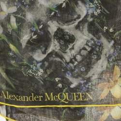 مملوكة مسبقًا Alexander McQueen Black Floral Print Silk Square Scarf 