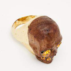 مملوكة مسبقًا  خاتم أليكساندر ماكوين جمجمة خشبية كريستال ذهبي اللون بني مقاس 53