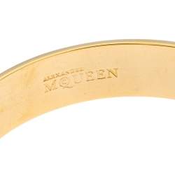 مملوكة مسبقًا Alexander McQueen Pink Enamel Skull Gold Tone Bangle Bracelet