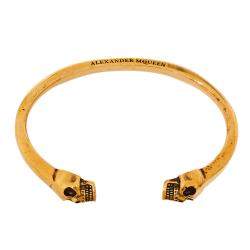 مملوكة مسبقًا Alexander McQueen Twin Skull Motif Gold Tone Open Cuff Bracelet