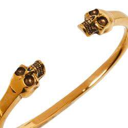 مملوكة مسبقًا Alexander McQueen Twin Skull Motif Gold Tone Open Cuff Bracelet