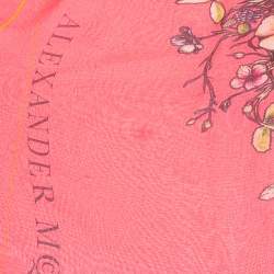 مملوكة مسبقًا Alexander McQueen Coral Pink Floral Skull Print Silk Scarf