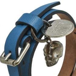 مملوكة مسبقًا Alexander McQueen Blue Leather Skull Charm Double Wrap Bracelet