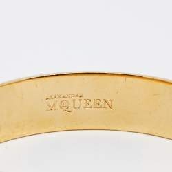 Pre Owned سوار أليكساندر ماكوين معدن ذهبي اللون وراتنج أخضر مزين جماجم ثلاثية الأبعاد 