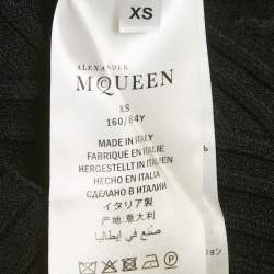 Pre Owned طقم تنورة تريكو مضلع باللونين الأسود والأحمر ألكسندر ماكوين مقاس صغير جدًا