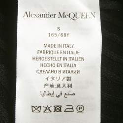 Pre Owned تنورة ألكسندر ماكوين محبوك مضلع أسود بقصة مفتوحة حتى الحافة وسطى صغيرة