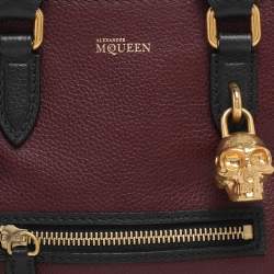 Pre Owned Alexander McQueen Burgundy/Black Pebbled Leather Mini Skull Padlock Zip Tote