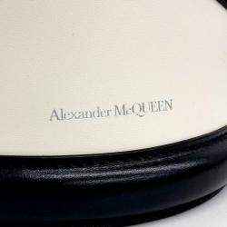 مملوكة مسبقًا Alexander McQueen Beige Black Leather Curve Bucket Bag