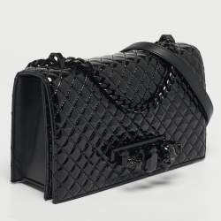 مملوكة مسبقًا Alexander McQueen Black Quilted Patent Leather Four Ring Skull Shoulder Bag