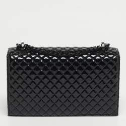 مملوكة مسبقًا Alexander McQueen Black Quilted Patent Leather Four Ring Skull Shoulder Bag