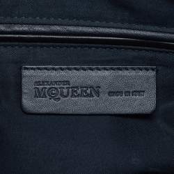 Pre Owned حقيبة كلتش أليكساندر ماكوين دي مانتا جلد وساتان طباعة قلب أسود متوسطة