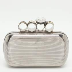 مملوكة مسبقًا Alexander McQueen Knuckle Silver Tone Metal Clutch