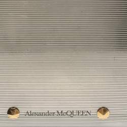 مملوكة مسبقًا Alexander McQueen Knuckle Silver Tone Metal Clutch