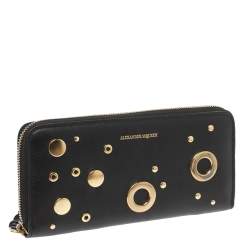مملوكة مسبقًا Alexander McQueen Black Leather Eyelet Zip Around Wallet