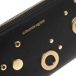 مملوكة مسبقًا Alexander McQueen Black Leather Eyelet Zip Around Wallet