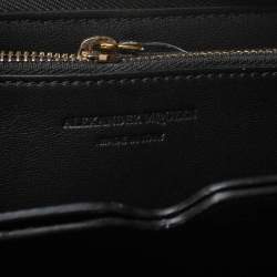 مملوكة مسبقًا Alexander McQueen Black Leather Eyelet Zip Around Wallet