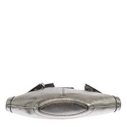 مملوكة مسبقًا Alexander McQueen Metallic Silver Leather Small De Manta Clutch