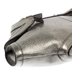 مملوكة مسبقًا Alexander McQueen Metallic Silver Leather Small De Manta Clutch