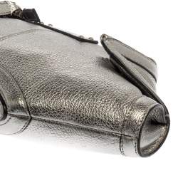 مملوكة مسبقًا Alexander McQueen Metallic Silver Leather Small De Manta Clutch