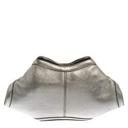 مملوكة مسبقًا Alexander McQueen Metallic Silver Leather Small De Manta Clutch