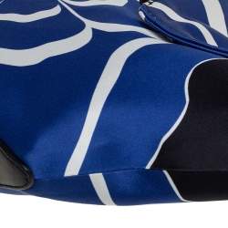 Pre Owned حقيبة كلتش أليكساندر ماكوين دي مانتا متوسطة جلد وساتان مطبوع أبيض وأزرق