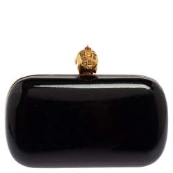 مملوكة مسبقًا Alexander McQueen Black Patent Leather Skull Box Clutch