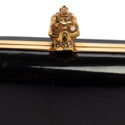 مملوكة مسبقًا Alexander McQueen Black Patent Leather Skull Box Clutch
