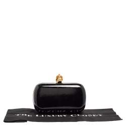 مملوكة مسبقًا Alexander McQueen Black Patent Leather Skull Box Clutch