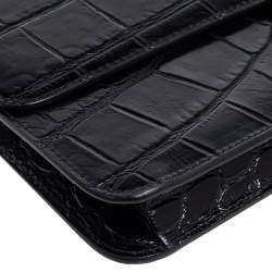 مملوكة مسبقًا Alexander McQueen Black Crocodile Embossed Leather Heart Lock Clutch