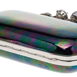 Pre Owned حقيبة كلتش أليكساندر ماكوين جلد هولوغرافي لامع صندوق بمفصلات مزينة جماجم