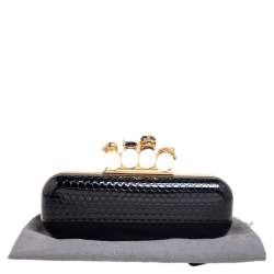 مملوكة مسبقًا Alexander McQueen Black Patent Leather Skull Knuckle Box Clutch