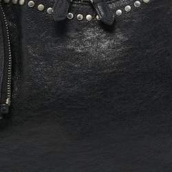 مملوكة مسبقًا Alexander McQueen Black Leather Medium Studded De Manta Clutch