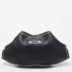 مملوكة مسبقًا Alexander McQueen Black Leather Medium Studded De Manta Clutch