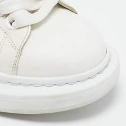 Pre Owned حذاء رياضي ألكساندر ماكوين لاري جلد أبيض / ذهبي مقاس أوروبي  36.5