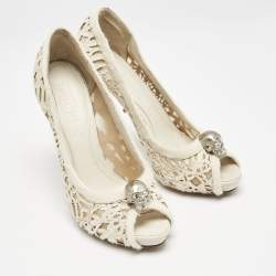 Alexander McQueen White Leather and Calf Hair Skull Embellished Peep Toe Pumps Size 40