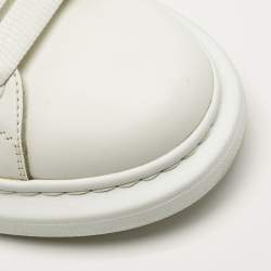 مملوكة مسبقًا Alexander McQueen White/Blue Leather and Suede Oversized Sneakers Size 40