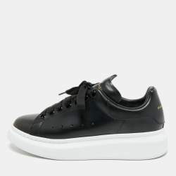 مملوكة مسبقًا Alexander McQueen Oversized Size 39 Black Leather Low Top Sneakers